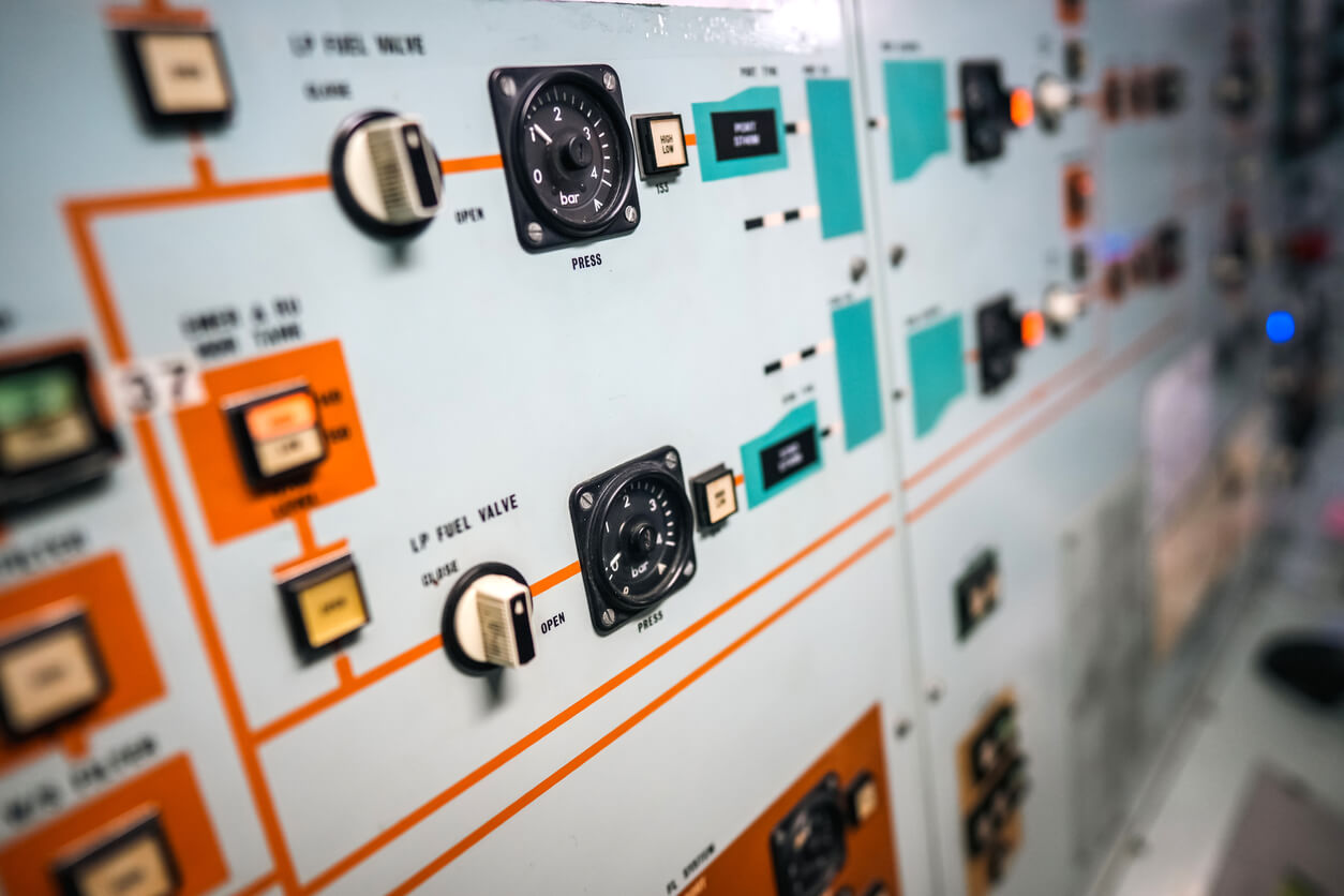 a close up of a control panel that says lp fuel valve